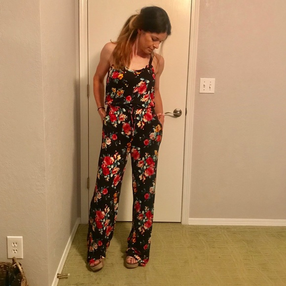 Last One ๐บBlack Floral Jumpsuit - Picture 5 of 5